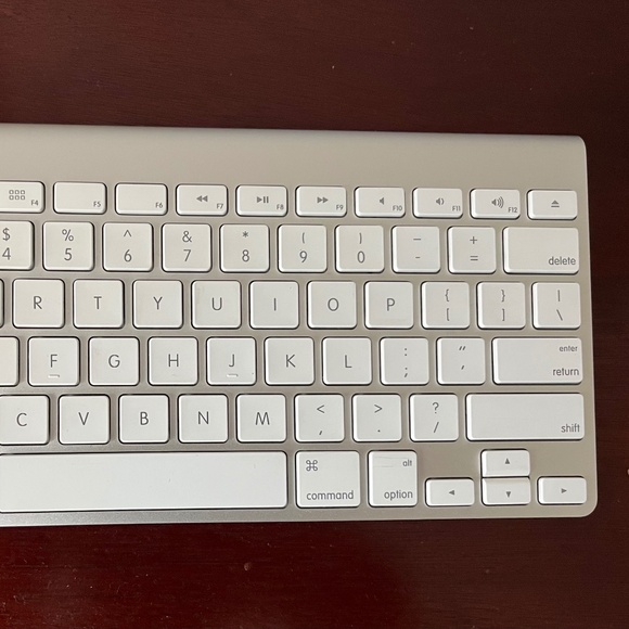 *READ DESCRIPTION *Apple A1314 Bluetooth Wireless Keyboard. - Picture 2 of 7